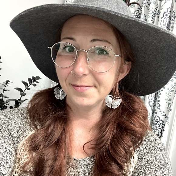 Meet your Posher, Sarah - Picture 1 of 1